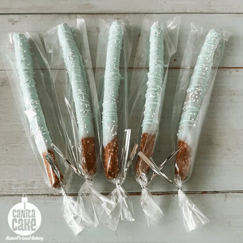 Winter Dipped Pretzel Sticks by I Canita Cake