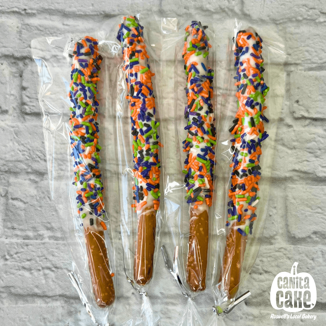 Halloween Dipped Pretzels by I Canita Cake