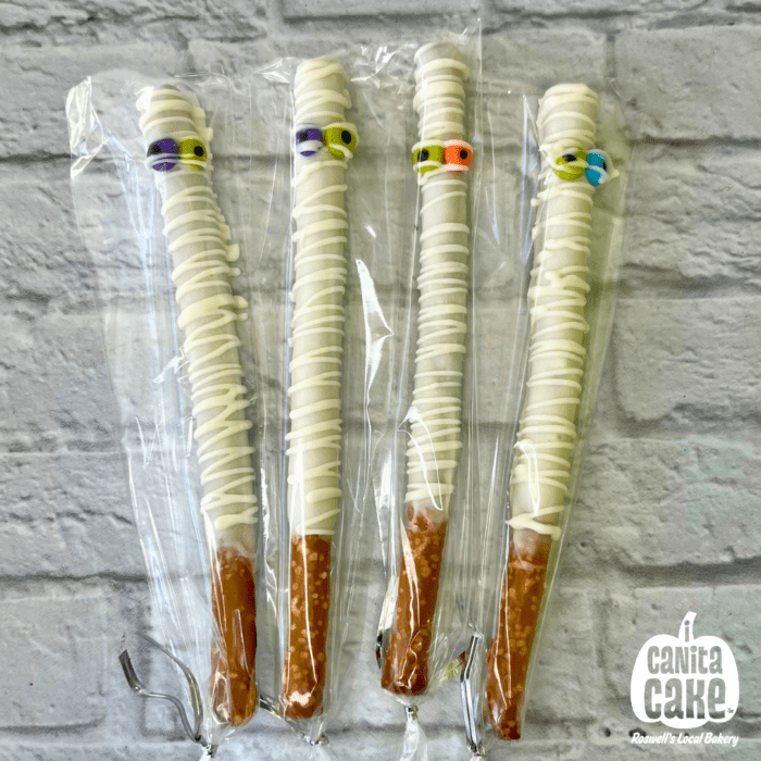 Mummy Dipped Pretzels by I Canita Cake